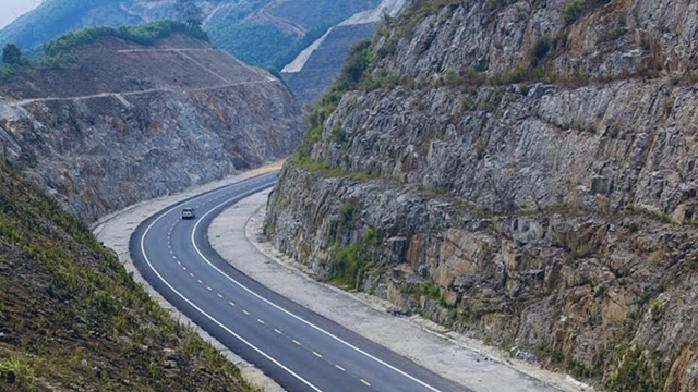 Đề xuất đầu tư nâng cấp tuyến đường Hồ Chí Minh, đoạn La Sơn - Hoà Liên