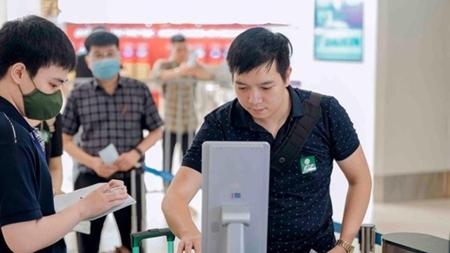Tiếp tục triển khai ứng dụng xác thực sinh trắc học toàn phần đối với hành khách khi làm thủ tục đi tàu bay