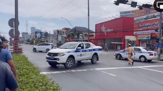 Truy bắt tài xế lái ô tô chở thuốc lá lậu tông xe CSGT và 3 xe ô tô khác 