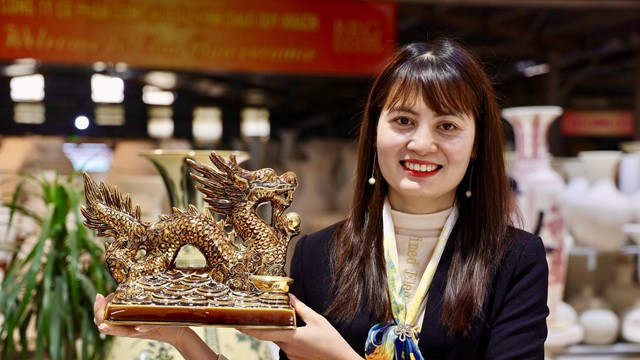 Gốm Chu Đậu tạo hình rồng phục vụ Tết Nguyên đán 2024