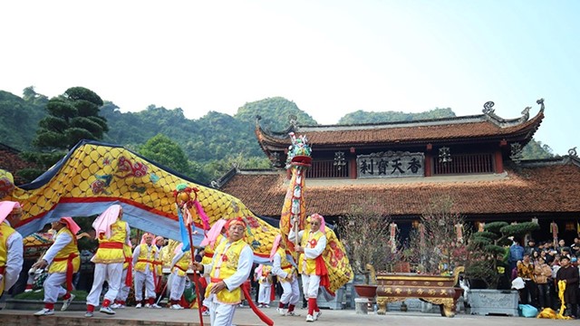 Tuyên truyền, vận động người dân không đốt vàng mã tràn lan dịp lễ hội Xuân 2024