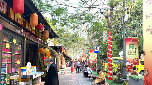 Phố Sách Xuân Giáp Thìn 2024 mở cửa xuyên Tết phục vụ bạn đọc 