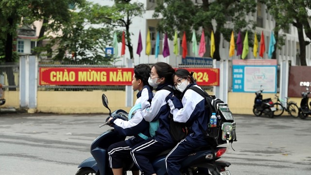 Học sinh đi xe máy không bằng lái: Phụ huynh chịu trách nhiệm pháp lý