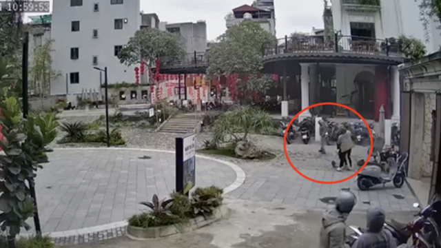 Bảo vệ quán cafe bị hành hung vì đưa vé xe số xấu cho khách