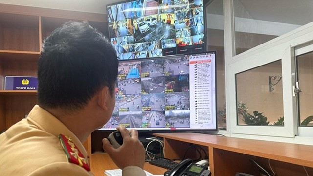 Hà Nội xử lý hơn 100 vi phạm giao thông từ Zalo tương tác với người dân