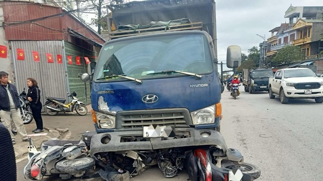 TNGT nghiêm trọng tại huyện Thanh Oai, 1 người tử vong