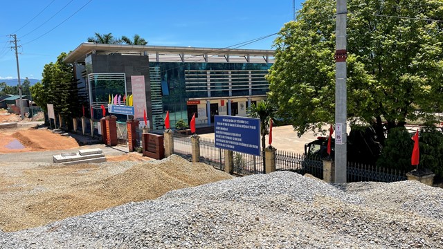 Chủ đầu tư nói gì về việc vật liệu xây dựng “nuốt” cột điện trên tỉnh lộ 412