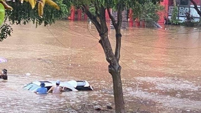 Phố cũng như sông, giao thông ở Lào Cai tê liệt