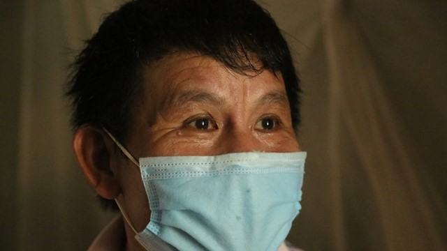 Mắc kẹt ở Hà Nội, người lao động gặp nhiều khó khăn 