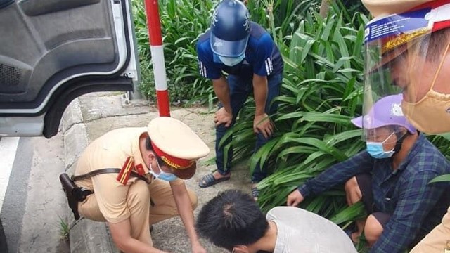 Thanh niên mua 30 viên ma túy về sử dụng trong ngày giãn cách  ​