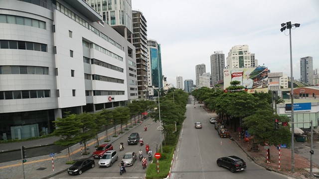 Sau khi xén dải phân cách, đường Tôn Thất Thuyết có diện mạo mới