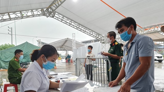 Khi đi liên tỉnh, tài xế, hành khách cần làm gì?