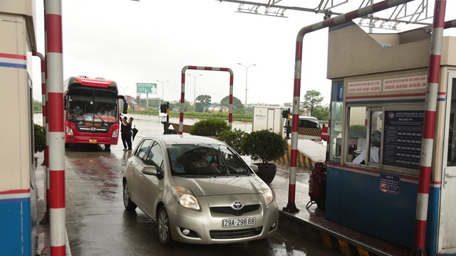 Nhiều tỉnh, thành đồng loạt “mở cửa” người dân đi lại dễ dàng