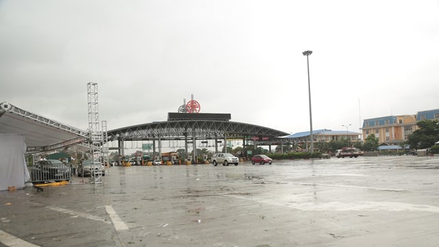 Hà Nội: Tạm dừng kiểm soát chốt ra vào thành phố, phương tiện lưu thông thuận lợi