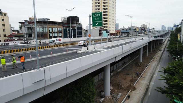 Nhánh lên xuống vành đai 3 trên cao đã xong, chờ ngày khai thác