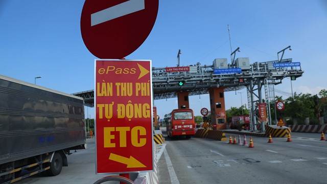 Chính phủ đề nghị chọn một số tuyến đường để triển khai thí điểm thu phí không dừng