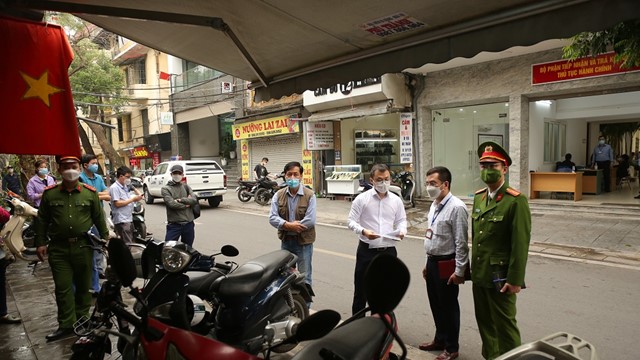 Ban Chỉ đạo 197 phường Quán Thánh xử lý điểm trông xe tự phát 