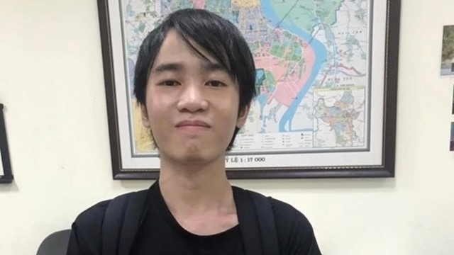 Hành khách may mắn nhận lại được điện thoại đánh rơi trên xe buýt