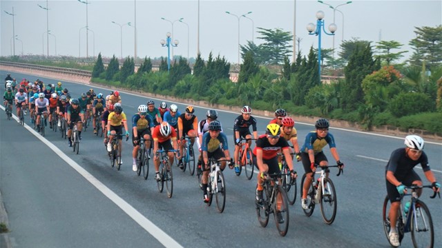 Xe đạp “đua với tử thần”: Cần xử nghiêm, phạt nặng