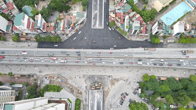 VIDEO: Hầm chui Lê Văn Lương trước ngày thông xe