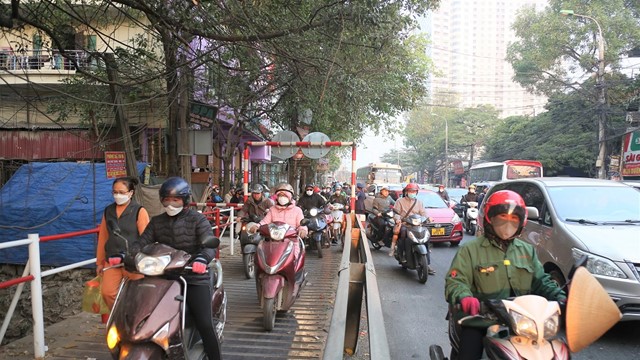 Thông cầu dàn thép, gỡ rối ùn tắc nút giao Cầu Bươu – Phúc La