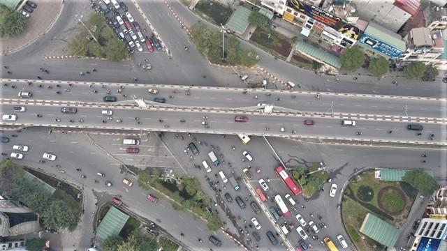 Ngày đầu tổ chức lại giao thông: Ngã Tư Sở giảm ùn tắc rõ rệt