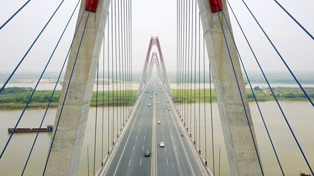 Tổ chức giao thông để kiểm định cầu Nhật Tân