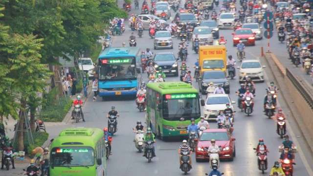 Nhìn nhận đúng thực tế để nâng cao chất lượng xe buýt