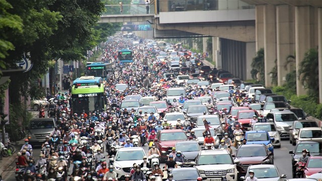 Đường phố Hà Nội lại chật như nêm sau kỳ nghỉ lễ