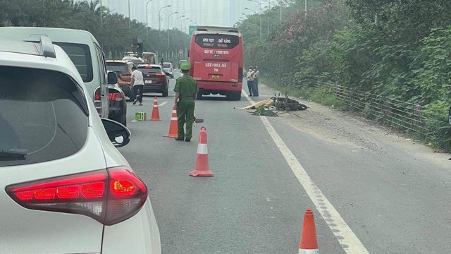 Cô gái trẻ tử vong trên Đại lộ Thăng Long