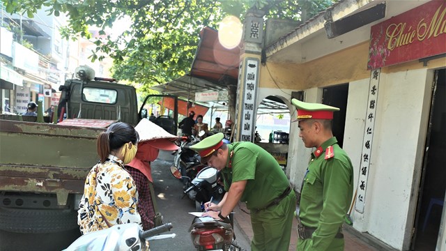 Xử lý vi phạm trật tự đô thị, an toàn giao thông trên phố Đại Từ