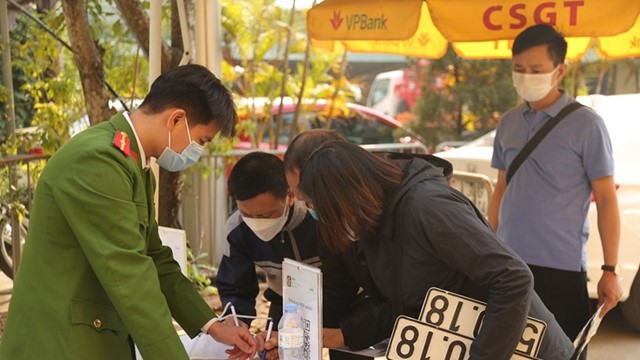 Chuẩn bị kỹ lưỡng để đấu giá biển số xe trên internet