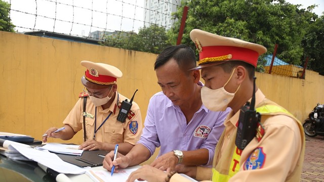 Phát hiện, xử lý 438 trường hợp vi phạm Luật Giao thông đường bộ 