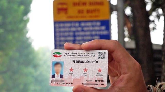 Áp dụng vé điện tử xe buýt, người dân mua vé tháng như thế nào?