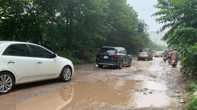 Cấm phương tiện để thi công con đường “đau khổ” Nguyễn Cảnh Dị kéo dài