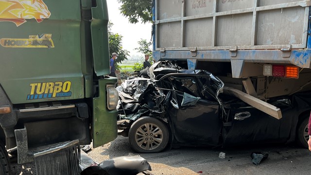 Thông tin mới nhất vụ tai nạn giữa 3 xe ô tô trên địa bàn huyện Ứng Hòa