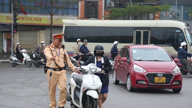 Công an Hà Nội phạt 604 trường hợp vi phạm Luật Giao thông đường bộ trong ngày 17/3