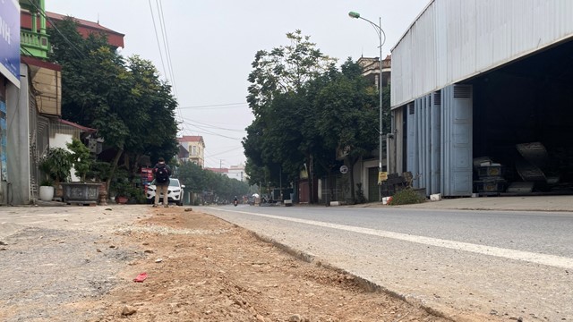 Hợp tác xã tự ý đào bới lòng đường QL23