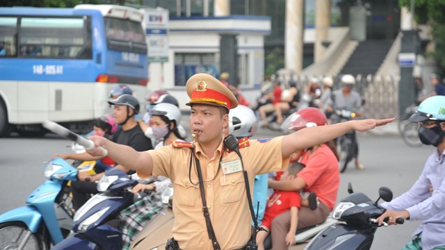 Công an Hà Nội tăng cường các biện pháp đảm bảo an toàn giao thông