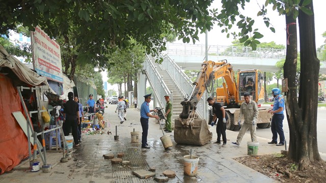 Thanh tra GTVT quận Nam Từ Liêm: lập lại kỷ cương, trật tự nhiều tuyến đường