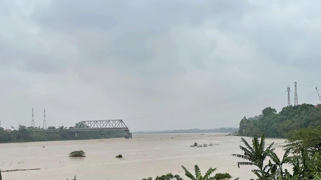 Sập cầu Phong Châu ở Phú Thọ