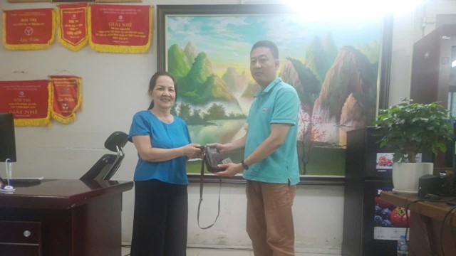 Hành khách nhận lại số tiền lớn để quên trên xe buýt