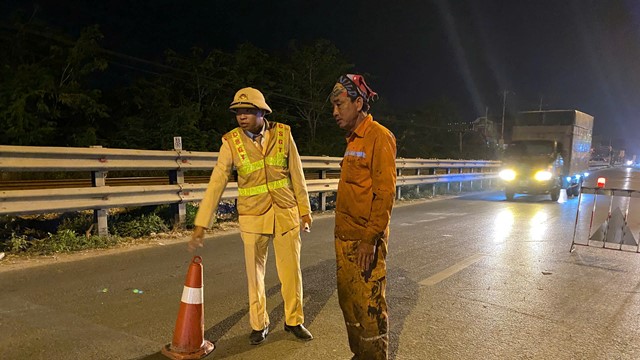 Chấn chỉnh nhà thầu sửa chữa đường ẩu ở Thường Tín