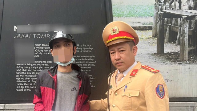 Bắt giữ người đàn ông tàng trữ ma tuý bỏ chạy khi thấy CSGT