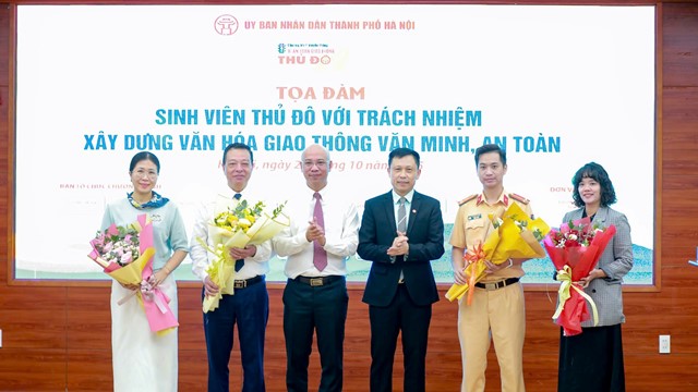Sinh viên Thủ đô với sứ mệnh xây dựng văn hoá giao thông văn minh, an toàn