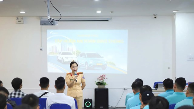 Xây dựng văn hoá giao thông cho tài xế taxi
