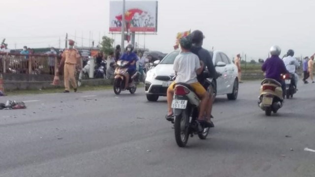 Ô tô va chạm với xe đạp điện, 1 người tử vong