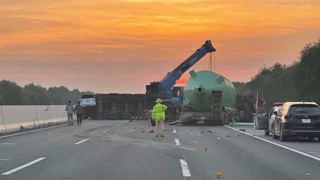 Hải Phòng: 3 xe ô tô va chạm trong đêm trên cao tốc Hà Nội – Hải Phòng 