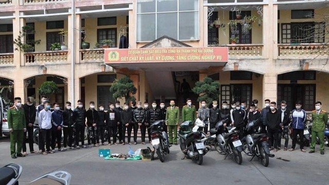 Hải Dương: Mang hung khí tự chế, nhóm đối tượng lạng lách gây sự với người đi đường