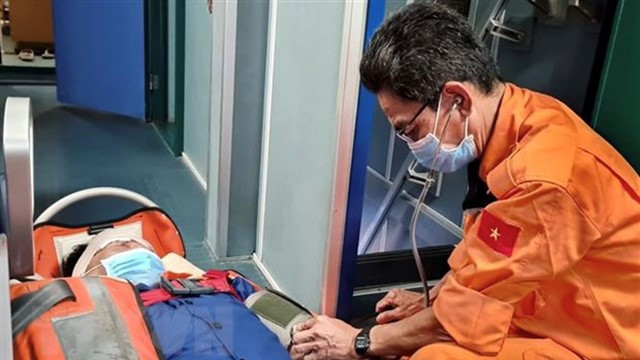 Ngư dân bị cá mập tấn công trên biển 